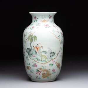A Chinese famille rose 'immortals' vase on wooden stand and a plaque, Qianlong mark, 20th C. — photo 4