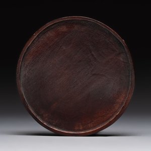 A Chinese famille rose 'immortals' vase on wooden stand and a plaque, Qianlong mark, 20th C. — photo 10