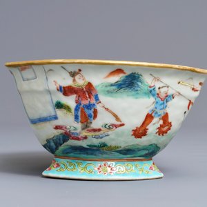 A Chinese famille rose ingot-shaped bowl on stand, Tongzhi mark and of the period — 照片 3