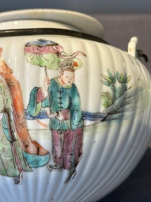 A Chinese famille rose ink set and a teapot, Tongzhi mark, 19th C. — photo 17