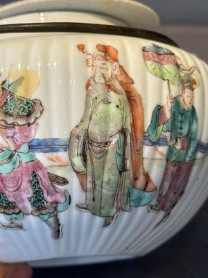 A Chinese famille rose ink set and a teapot, Tongzhi mark, 19th C. — photo 18