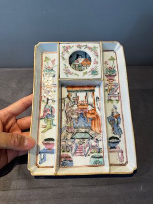 A Chinese famille rose ink set and a teapot, Tongzhi mark, 19th C. — photo 2