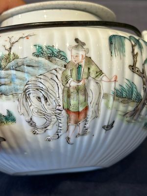 A Chinese famille rose ink set and a teapot, Tongzhi mark, 19th C. — photo 22