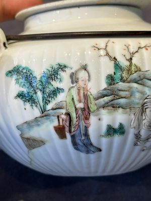 A Chinese famille rose ink set and a teapot, Tongzhi mark, 19th C. — photo 23