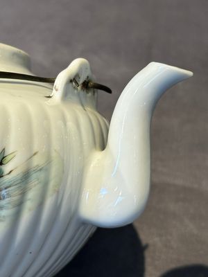 A Chinese famille rose ink set and a teapot, Tongzhi mark, 19th C. — photo 27