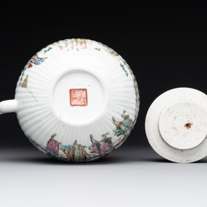 A Chinese famille rose ink set and a teapot, Tongzhi mark, 19th C. — photo 11