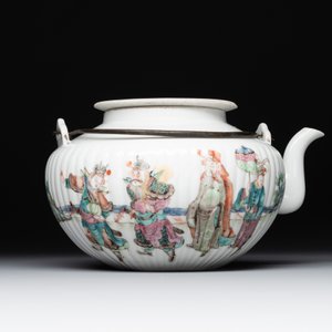 A Chinese famille rose ink set and a teapot, Tongzhi mark, 19th C. — photo 6