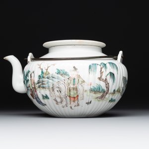 A Chinese famille rose ink set and a teapot, Tongzhi mark, 19th C. — photo 8