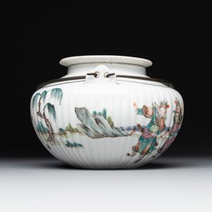 A Chinese famille rose ink set and a teapot, Tongzhi mark, 19th C. — photo 9