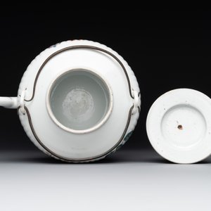 A Chinese famille rose ink set and a teapot, Tongzhi mark, 19th C. — photo 10