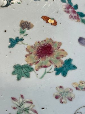 A Chinese famille rose, iron-red and gilt octagonal box and cover with butterflies, Yongzheng — foto 12