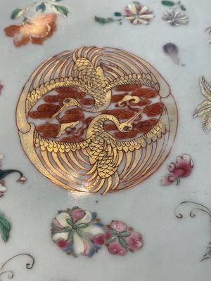 A Chinese famille rose, iron-red and gilt octagonal box and cover with butterflies, Yongzheng — foto 4