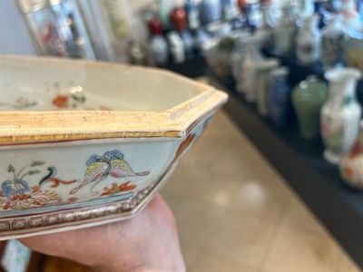 A Chinese famille rose, iron-red and gilt octagonal box and cover with butterflies, Yongzheng — photo 31