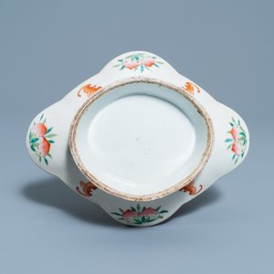 A Chinese famille rose jar, a kamcheng and a footed bowl, 19th C. — 照片 3