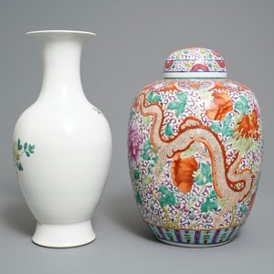 A Chinese famille rose jar and cover and a vase with floral design, 19/20th C. — 照片 3