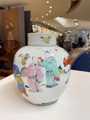 A Chinese famille rose jar and cover with figural design, Yongzheng — photo 3
