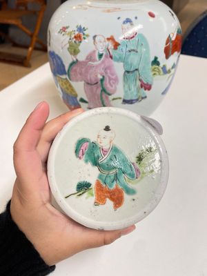 A Chinese famille rose jar and cover with figural design, Yongzheng — photo 4