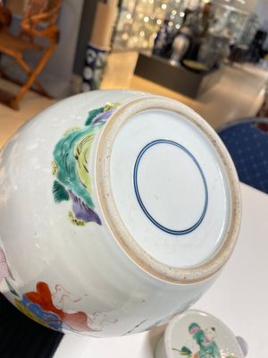 A Chinese famille rose jar and cover with figural design, Yongzheng — photo 7