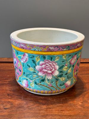 A Chinese famille rose jardiniere for the Straits or Peranakan market, 19th C. — 照片 2