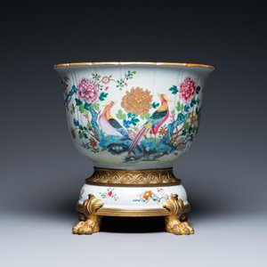 A Chinese famille rose jardinière on ormolu bronze and porcelain stand, Qianlong — 照片 2