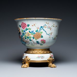 A Chinese famille rose jardinière on ormolu bronze and porcelain stand, Qianlong — 照片 5