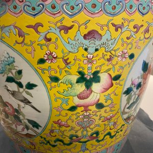 A Chinese famille rose jardinière on wooden stand, 19th C. — 照片 12