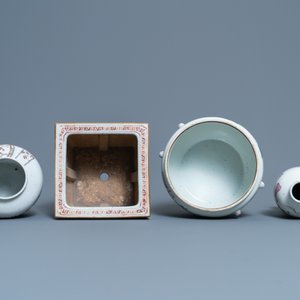 A Chinese famille rose jardinière, two vases and a covered bowl, 19/20th C. — 照片 6