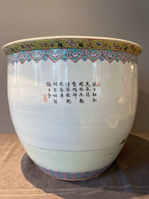 A Chinese famille rose jardiniere with ladies in a garden, 20th C. — 照片 3