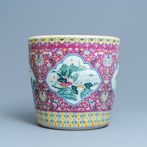A Chinese famille rose jardinière with landscape medallions, 19th C. — 照片 2