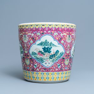A Chinese famille rose jardinière with landscape medallions, 19th C. — 照片 3