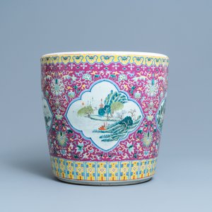 A Chinese famille rose jardinière with landscape medallions, 19th C. — 照片 5