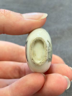 A Chinese famille rose 'Jin Ling Shi Er Chai 金陵十二釵' snuff bottle, 19th C. — foto 6