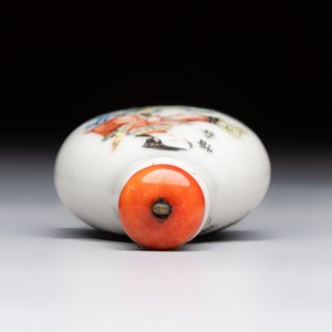 A Chinese famille rose 'Jin Ling Shi Er Chai 金陵十二釵' snuff bottle, 19th C. — foto 6