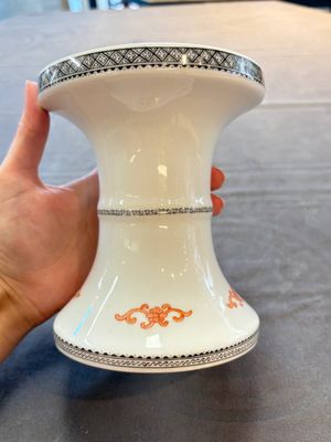 A Chinese famille rose 'Jing Zhao Hua Mei 京兆畫眉' eggshell lantern on stand, dated 1979 — 照片 2