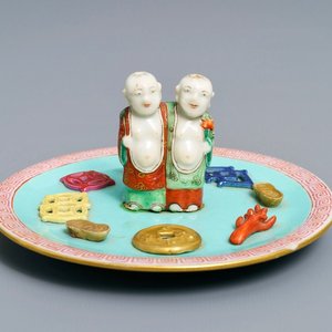 A Chinese famille rose joss stick holder, Jiaqing mark and probably of the period — photo 1