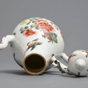 A Chinese famille rose jug and cover with birds and butterflies, Yongzheng mark and of the period — 照片 6