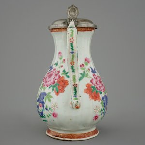 A Chinese famille rose jug with pewter mount, 18th C. — photo 3