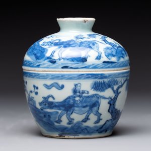 A Chinese famille rose 'kamcheng' bowl and cover and a blue and white 'chupu' bowl and cover for the Straits or Peranakan market, 19th C. — 照片 8