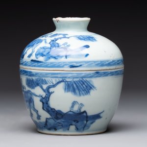 A Chinese famille rose 'kamcheng' bowl and cover and a blue and white 'chupu' bowl and cover for the Straits or Peranakan market, 19th C. — 照片 9
