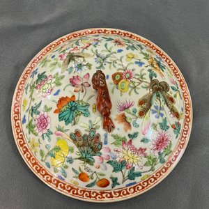 A Chinese famille rose 'kamcheng' bowl and cover with butterflies, 19th C. — 照片 9