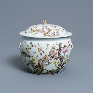 A Chinese famille rose 'kamcheng' bowl and cover with prunus flowers, Jiaqing mark, 19th C. — photo 1