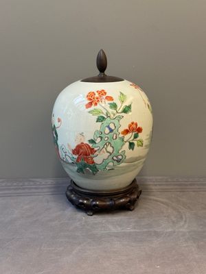A Chinese famille rose 'ladies and boys' jar, Yongzheng/Qianlong — photo 4