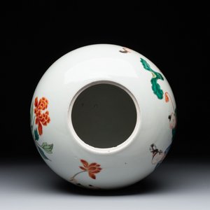 A Chinese famille rose 'ladies and boys' jar, Yongzheng/Qianlong — photo 7