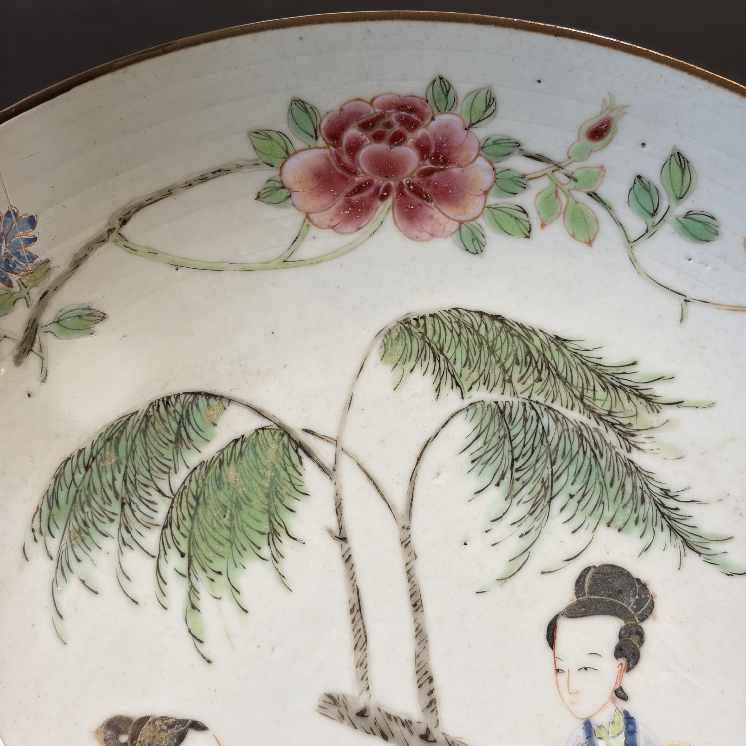 A Chinese famille rose 'Ladies in a Garden' plate — photo 2