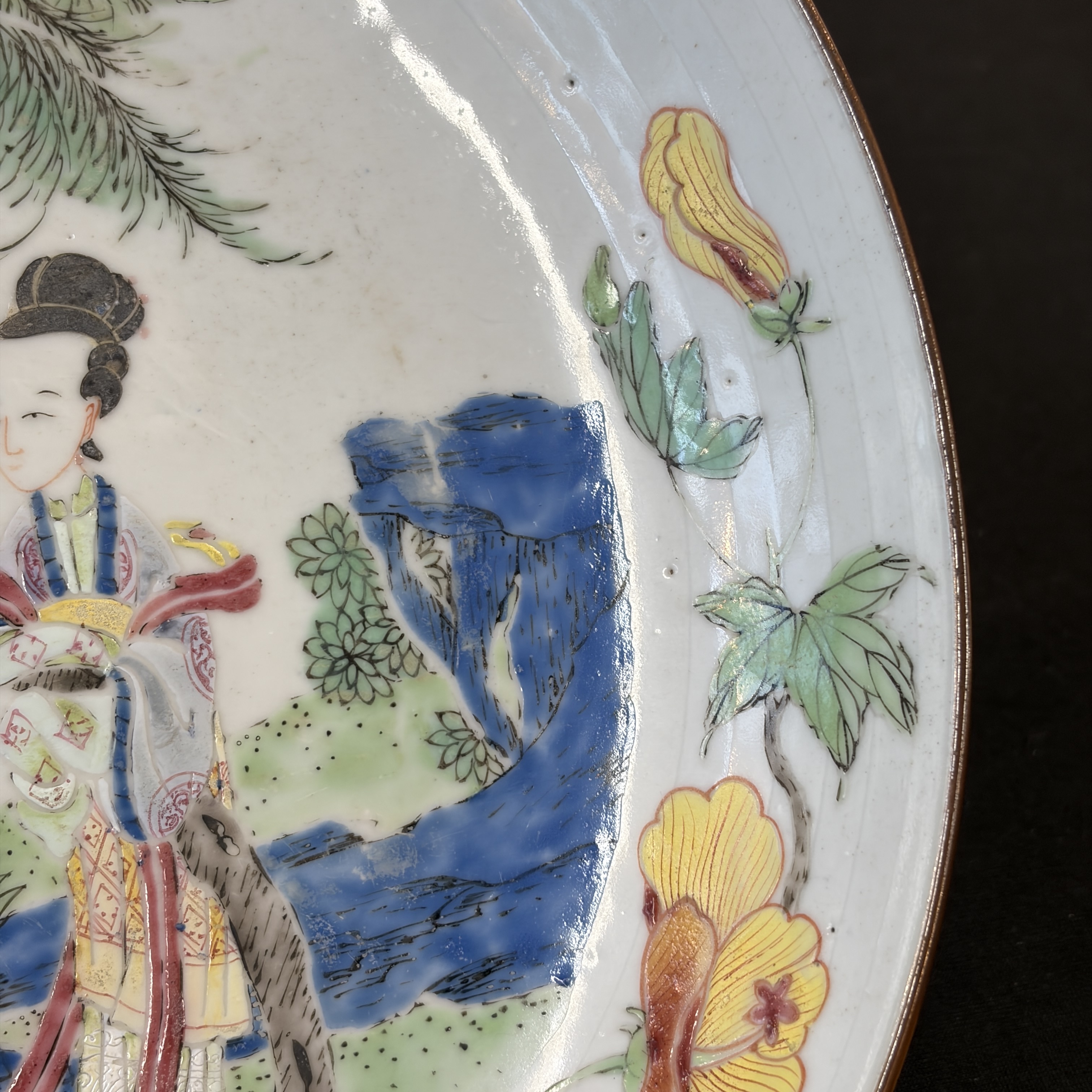 A Chinese famille rose 'Ladies in a Garden' plate — photo 4