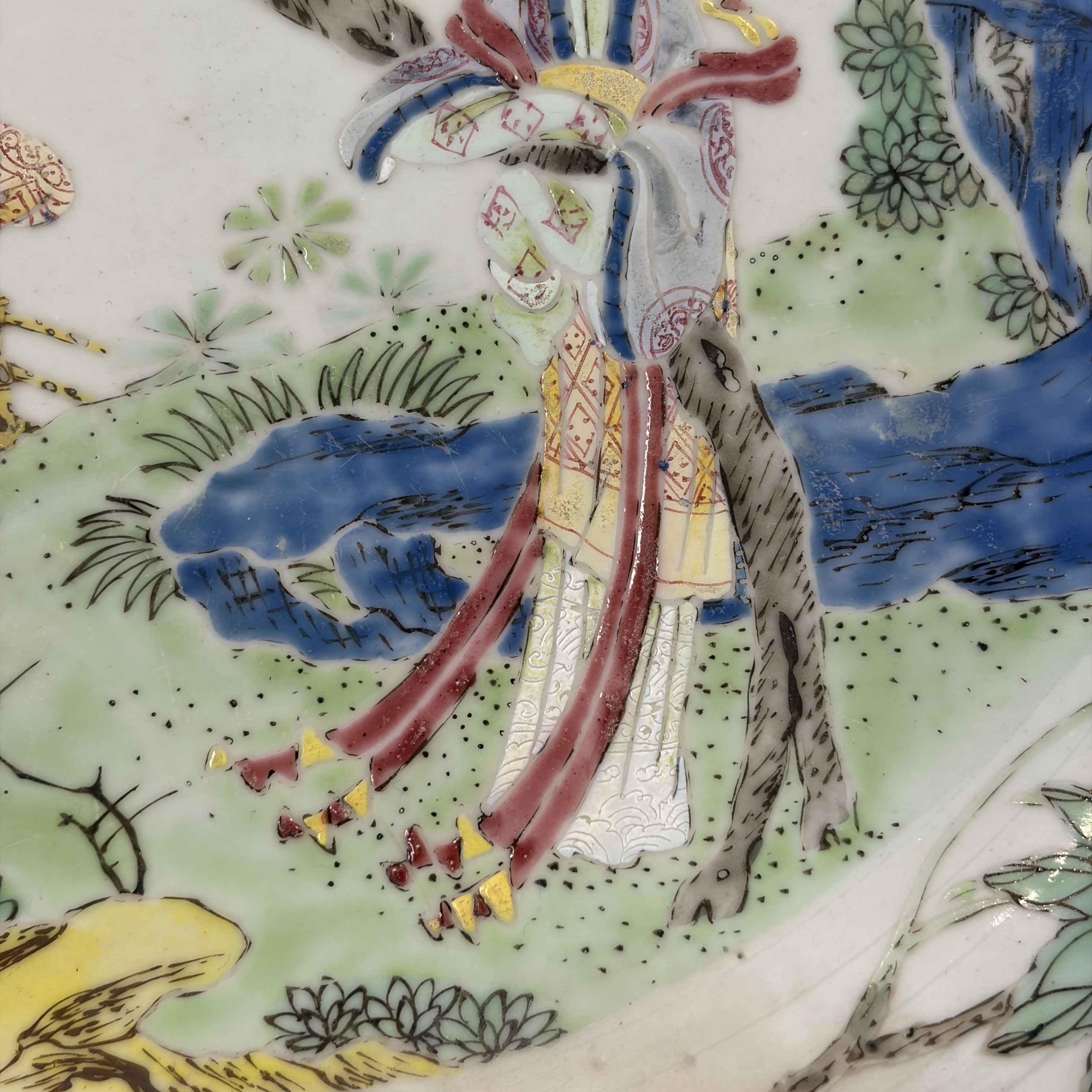 A Chinese famille rose 'Ladies in a Garden' plate — photo 7