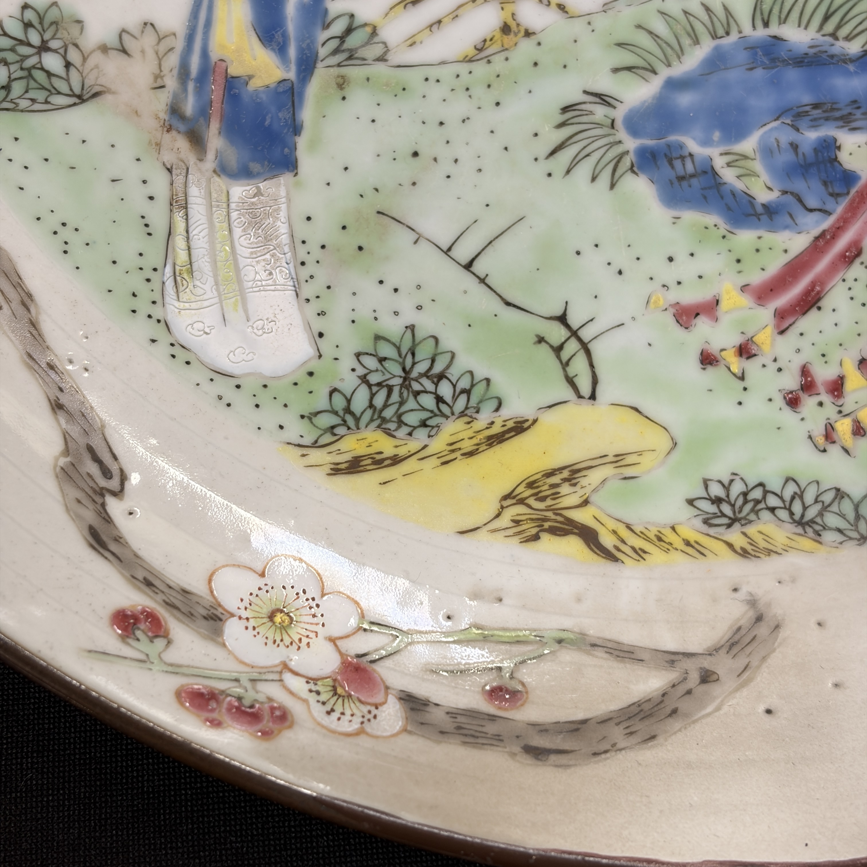 A Chinese famille rose 'Ladies in a Garden' plate — photo 8