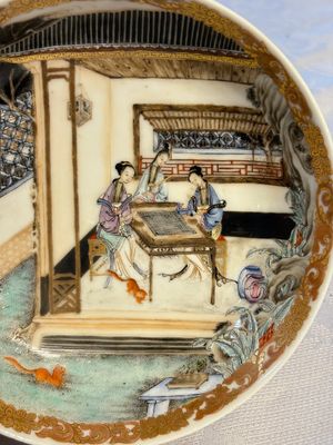 A Chinese famille rose 'Ladies Playing Go' saucer, Yongzheng — photo 1