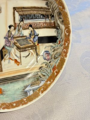 A Chinese famille rose 'Ladies Playing Go' saucer, Yongzheng — photo 2
