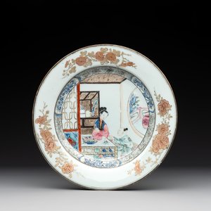 A Chinese famille rose 'lady and boy' plate, Yongzheng/Qianlong — photo 1